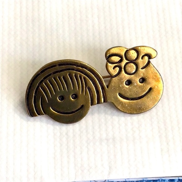 Vintage Copper smiling Children Brooch. - Picture 4 of 13